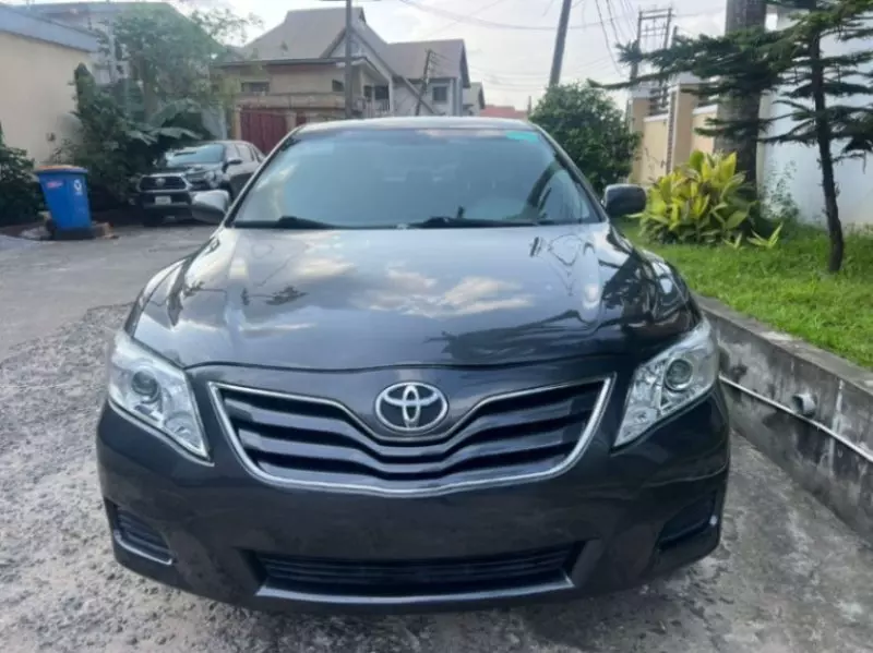 Toyota Camry   - 2011