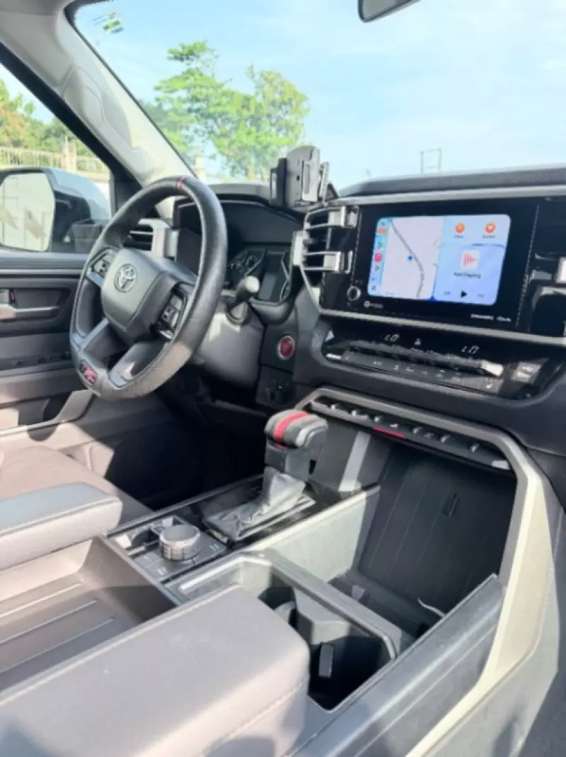 TOYOTA Tundra   - 2024