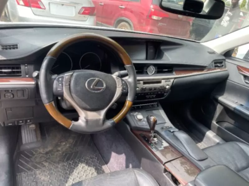 Lexus ES   - 2013