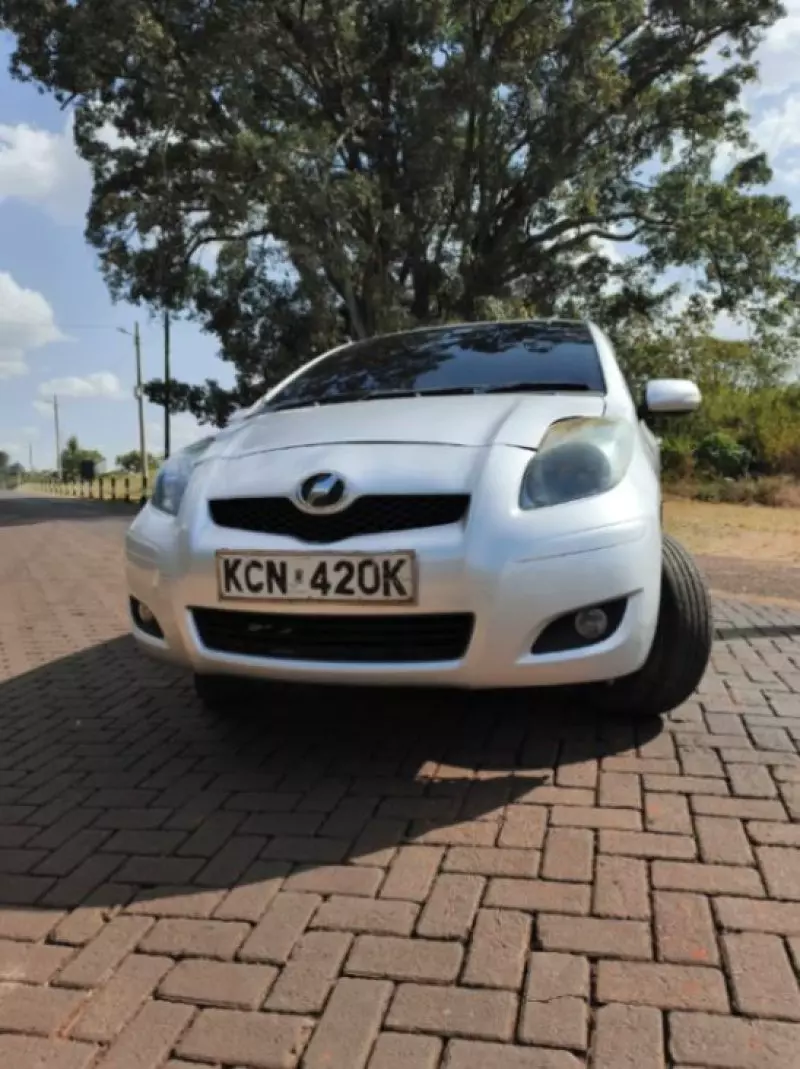 TOYOTA Vitz   - 2010