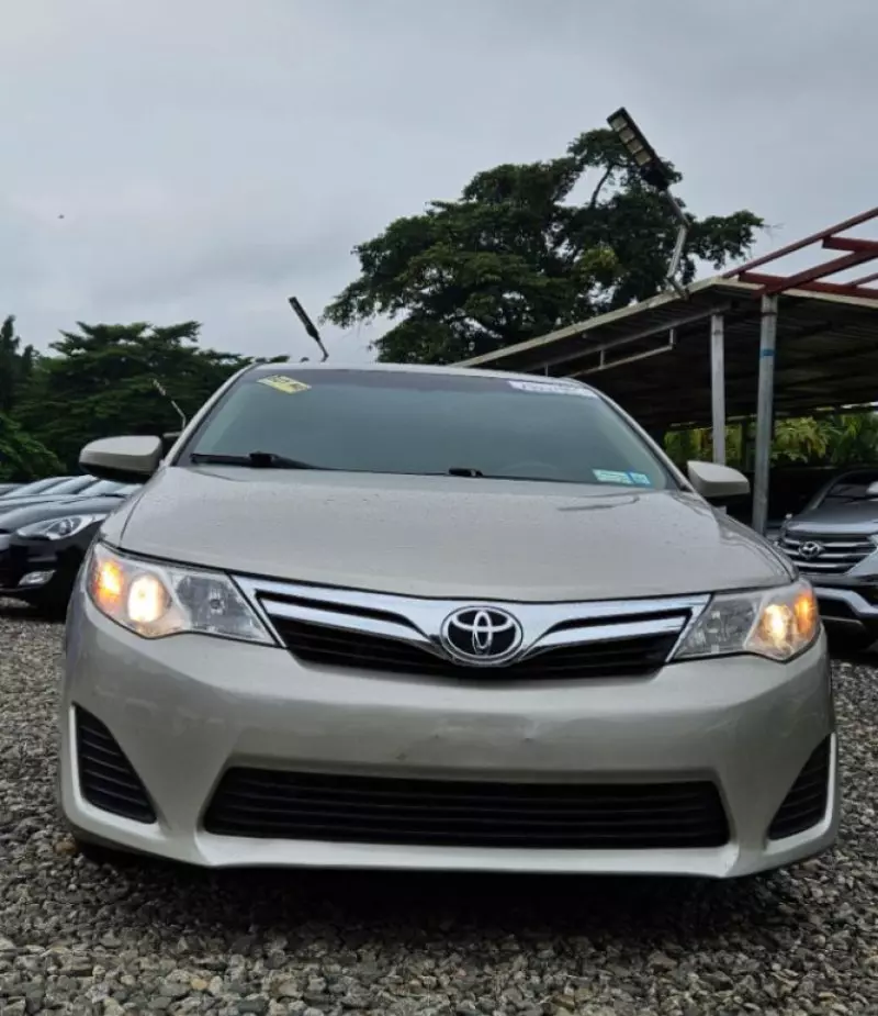Toyota Camry   - 2014