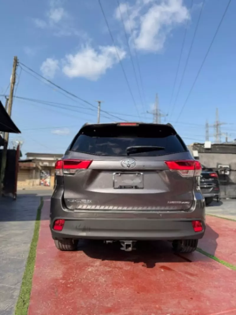 Toyota Highlander   - 2014