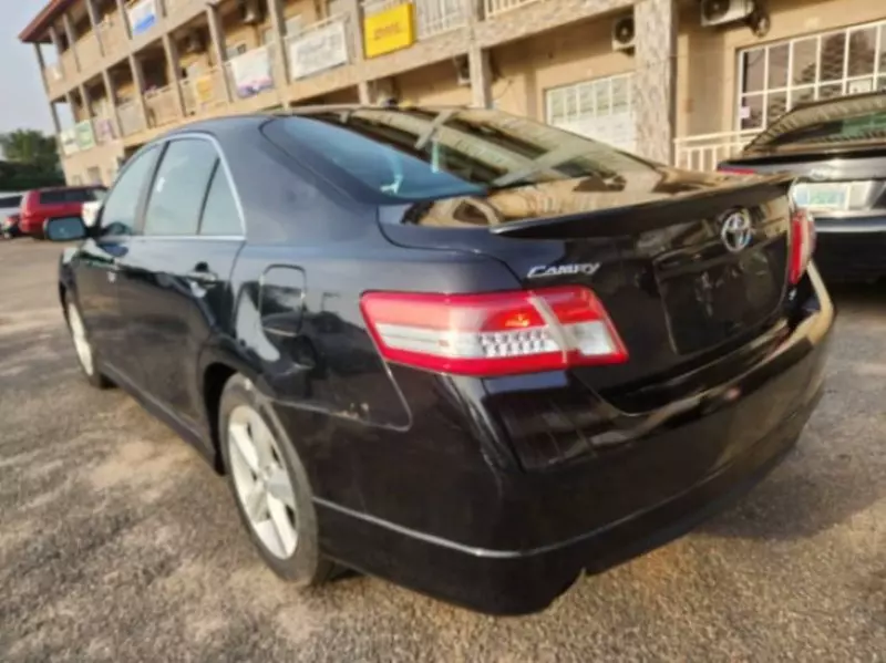 Toyota Camry   - 2011
