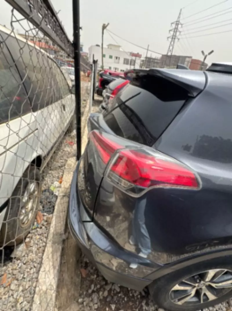 Toyota RAV 4   - 2017