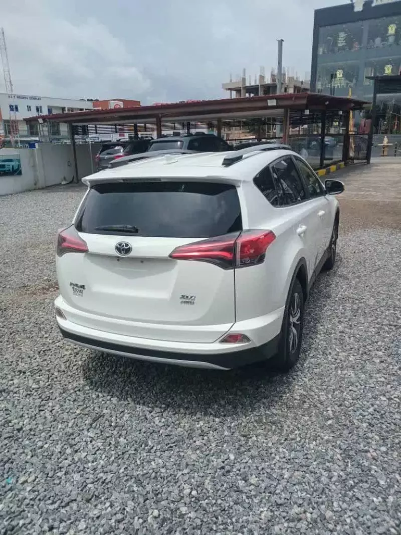 Toyota RAV 4   - 2018