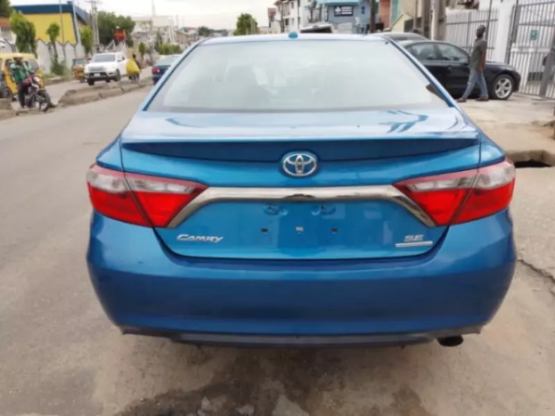 Toyota Camry   - 2016