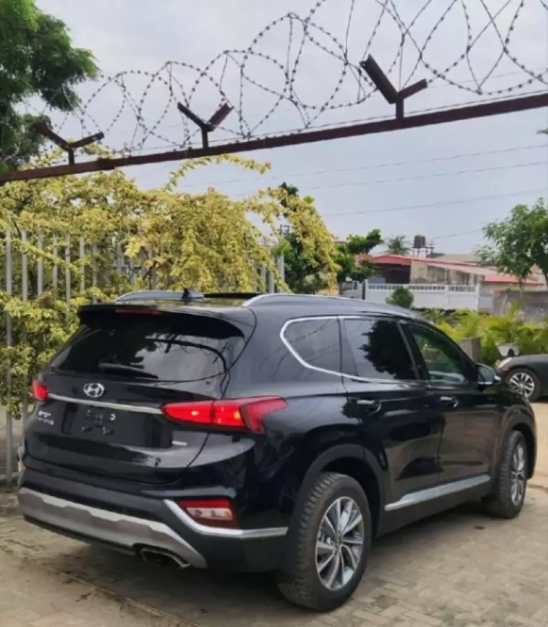 Hyundai Santa Fe   - 2020