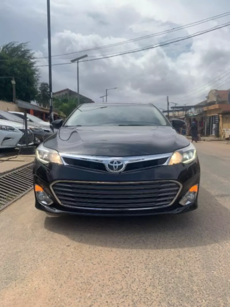 Toyota Avalon   - 2013
