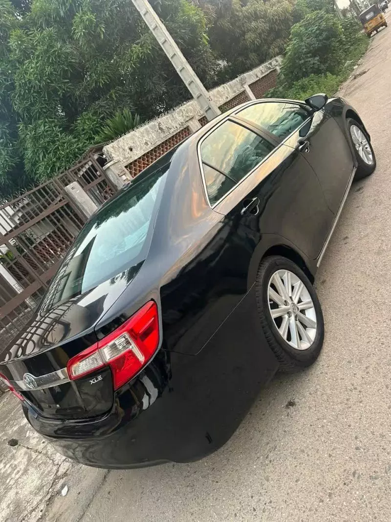 Toyota Camry   - 2013