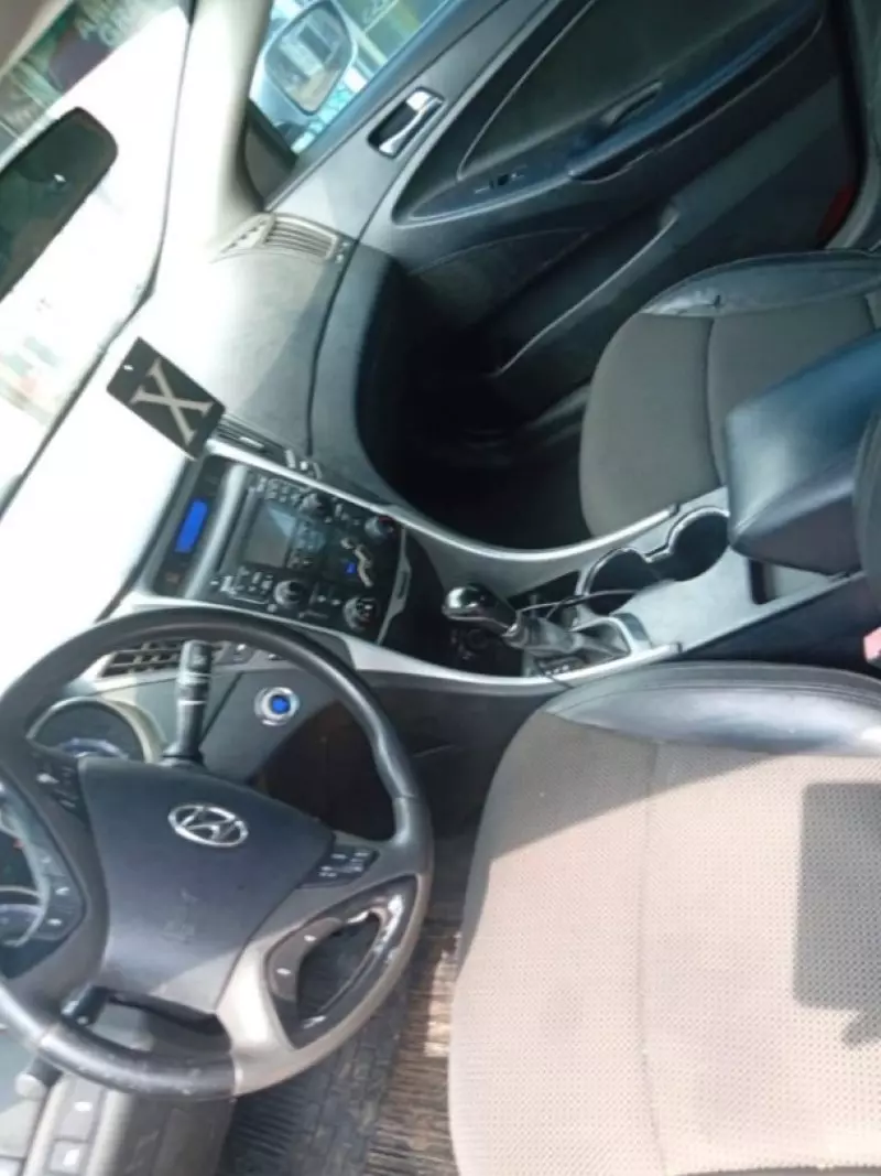 Hyundai Sonata   - 2011
