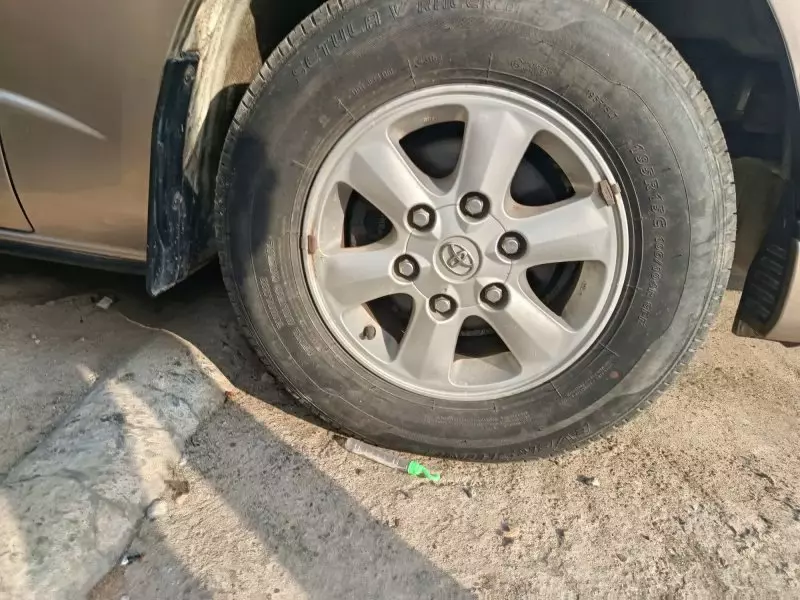 Toyota Hiace   - 2015