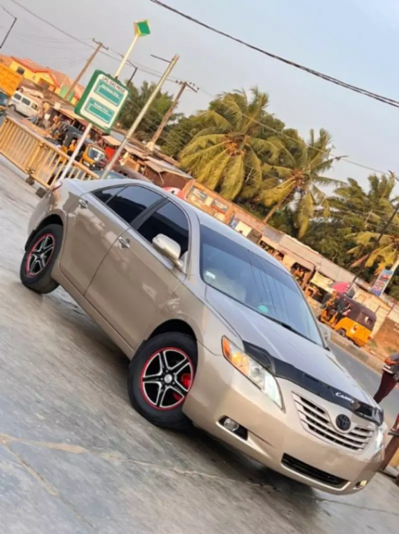 Toyota Camry   - 2009