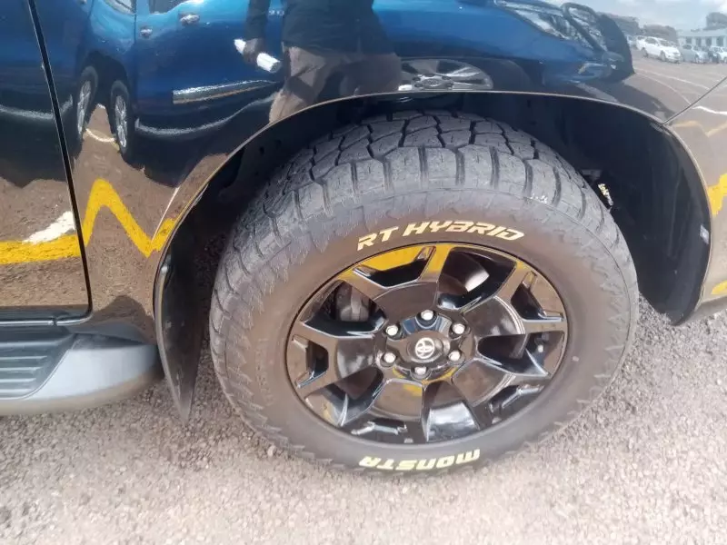 Toyota Hilux   - 2019