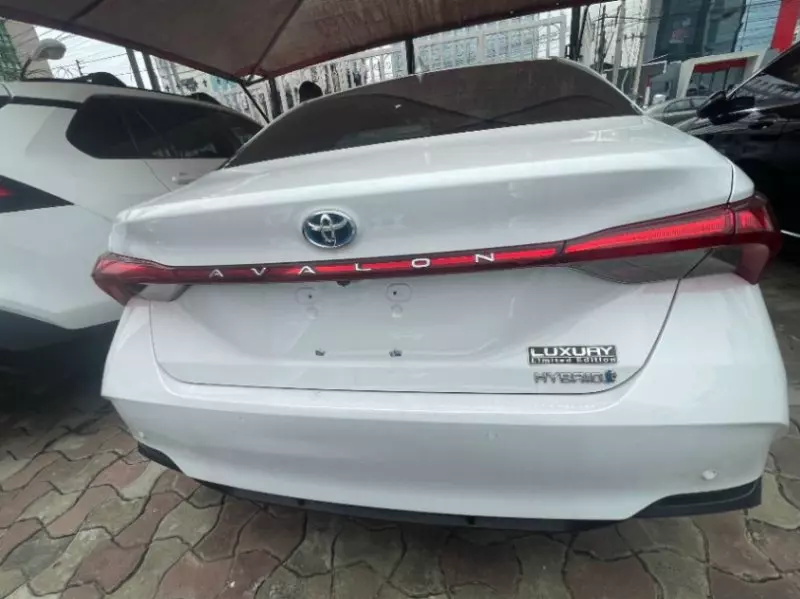TOYOTA Avalon   - 2019