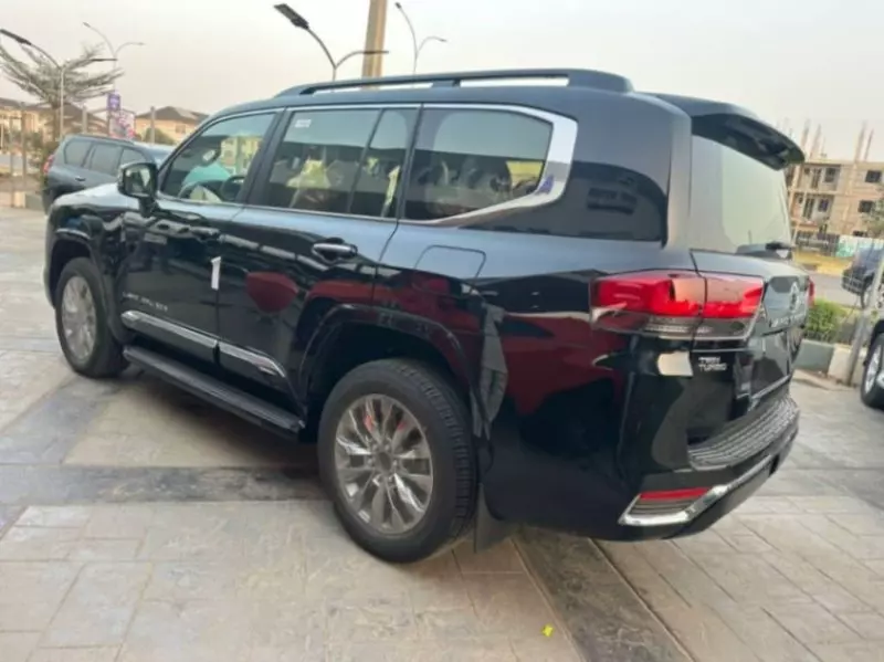 Toyota Land Cruiser   - 2021