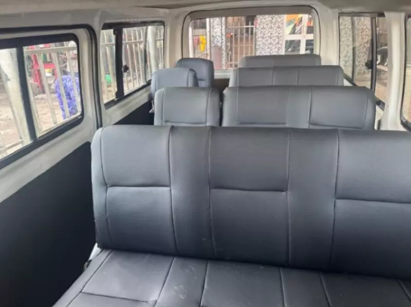 Toyota Hiace   - 2011