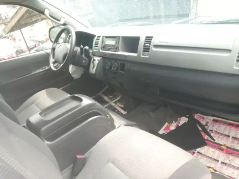 Toyota Hiace   - 2012