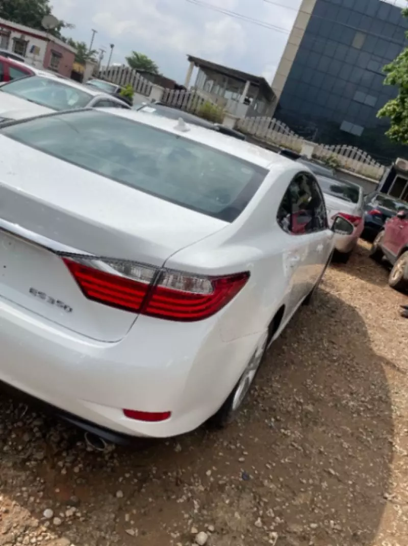 Lexus ES   - 2013