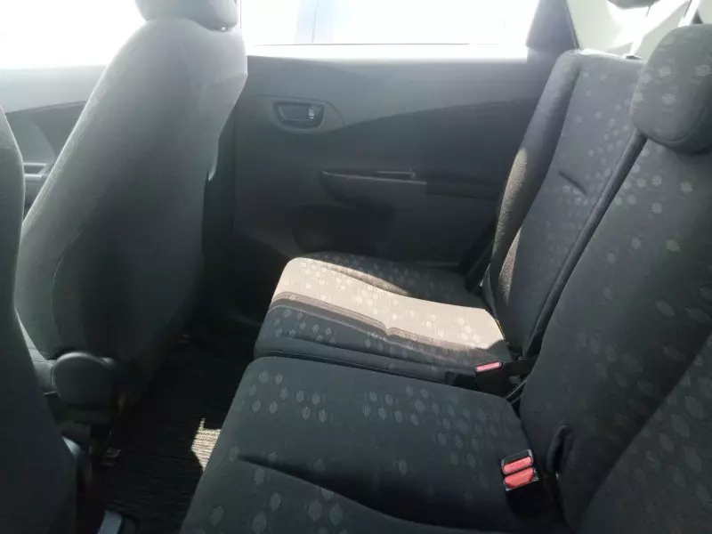 Toyota Ractis   - 2012