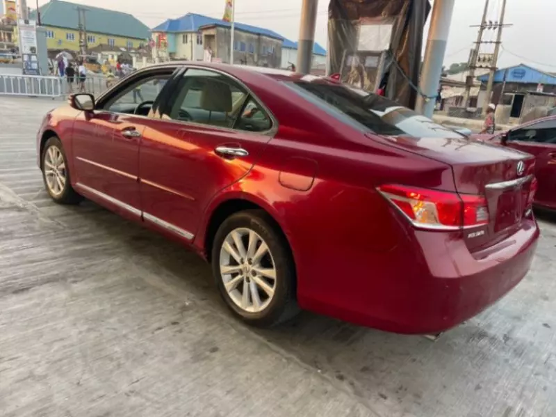 Lexus ES 350   - 2011