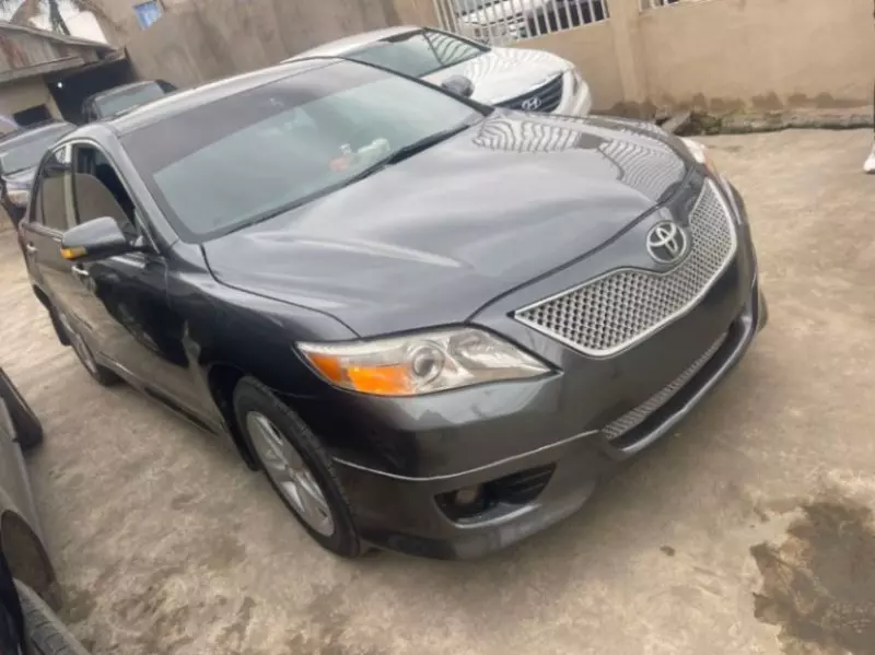 Toyota Camry   - 2010
