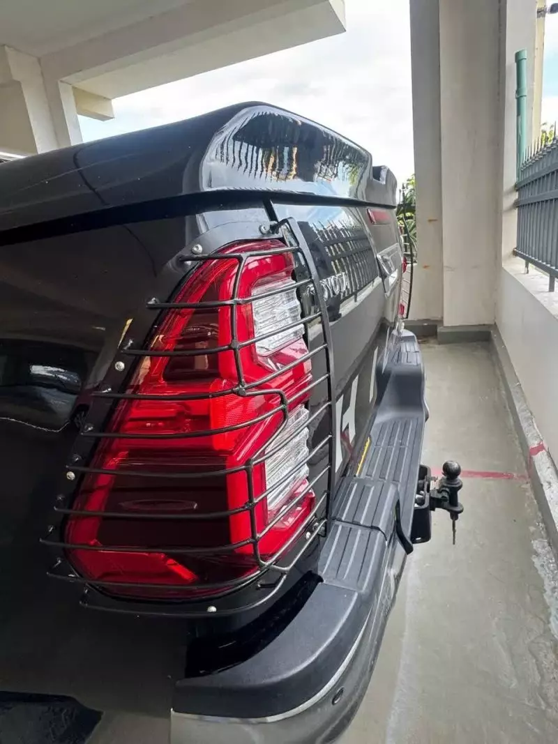 TOYOTA Hilux Revo    - 2016