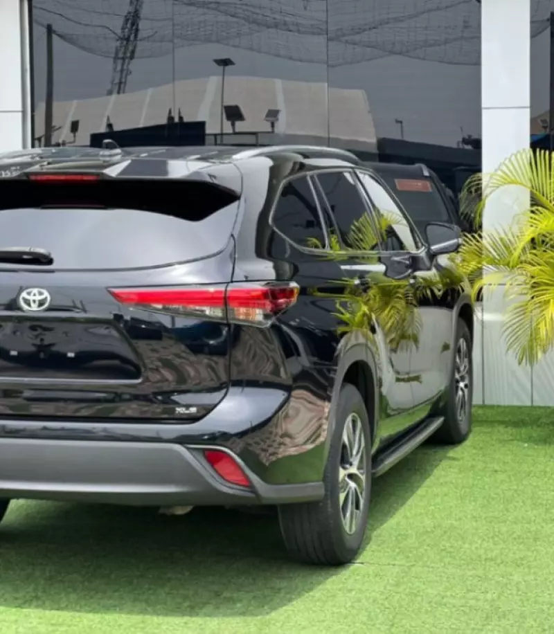 Toyota Highlander   - 2021