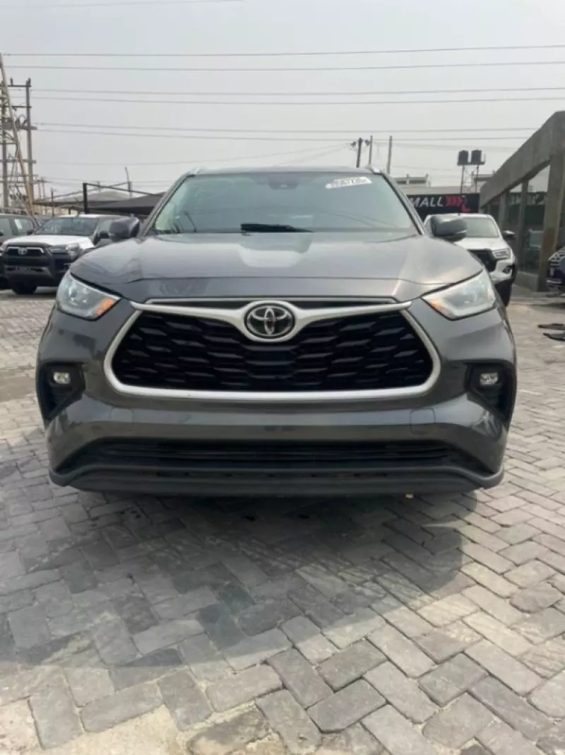 Toyota Highlander   - 2020