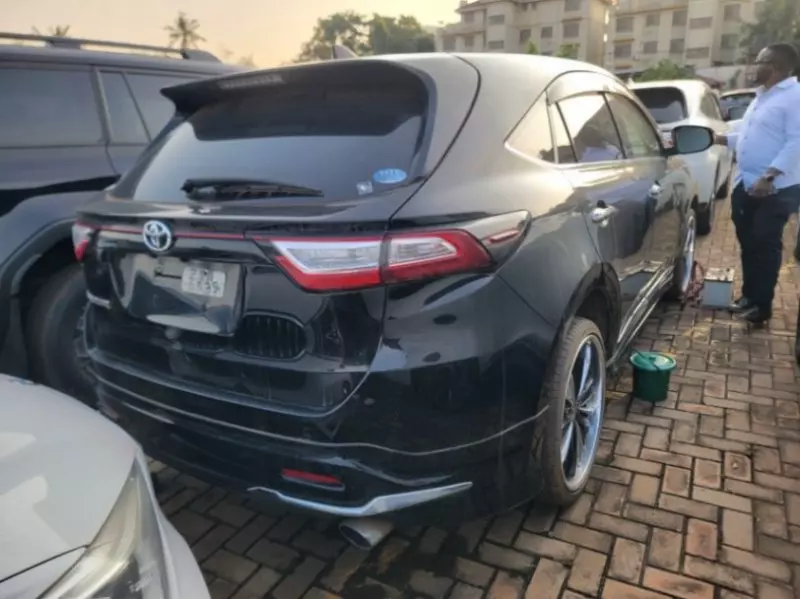 Toyota Harrier   - 2018