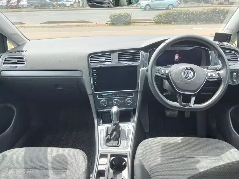 Volkswagen Golf   - 2019