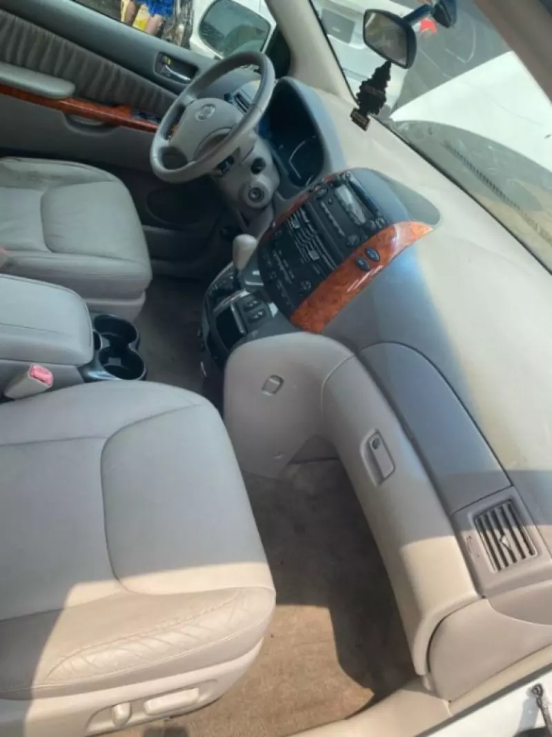 Toyota Sienna   - 2009