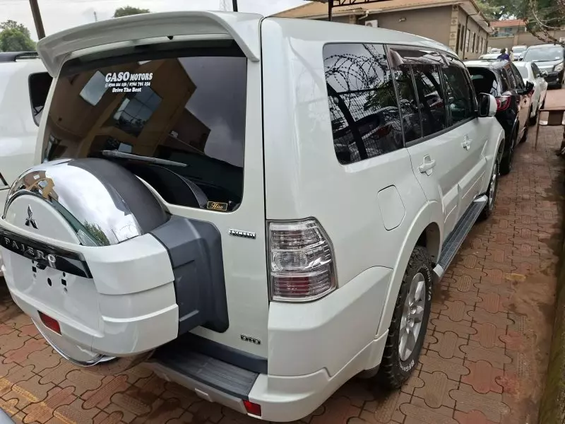 Mitsubishi Pajero Sport   - 2013