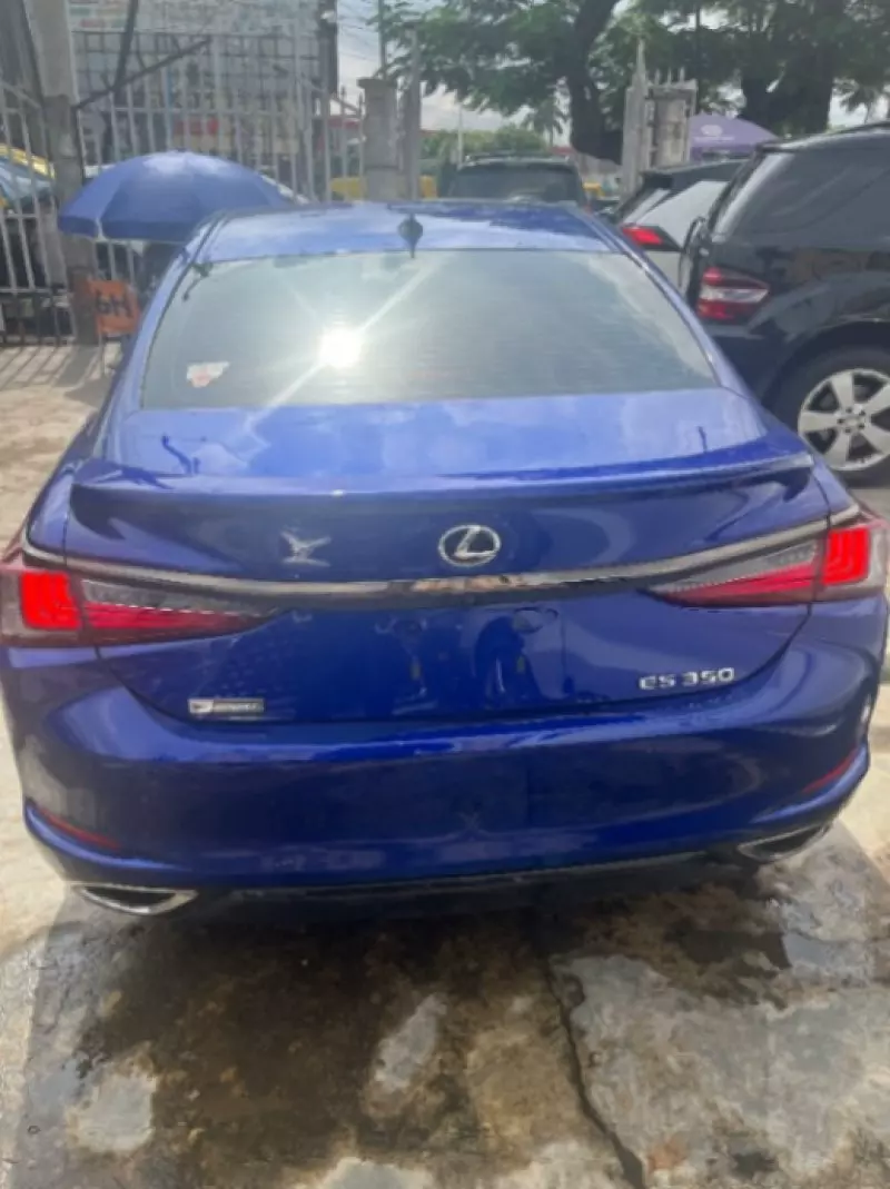 Lexus ES   - 2021