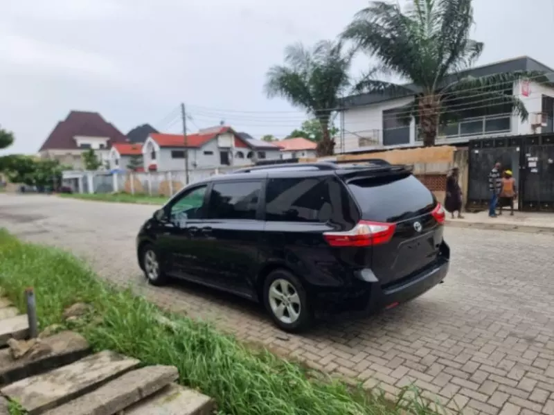 Toyota Sienna   - 2015