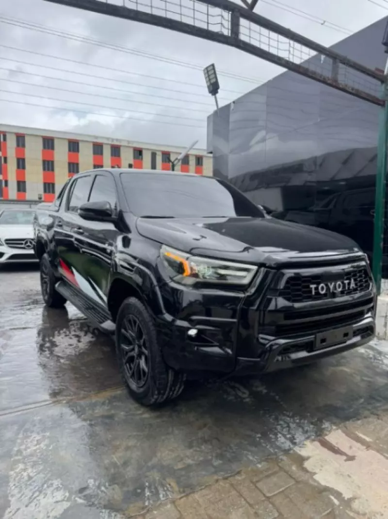 Toyota Hilux    - 2022