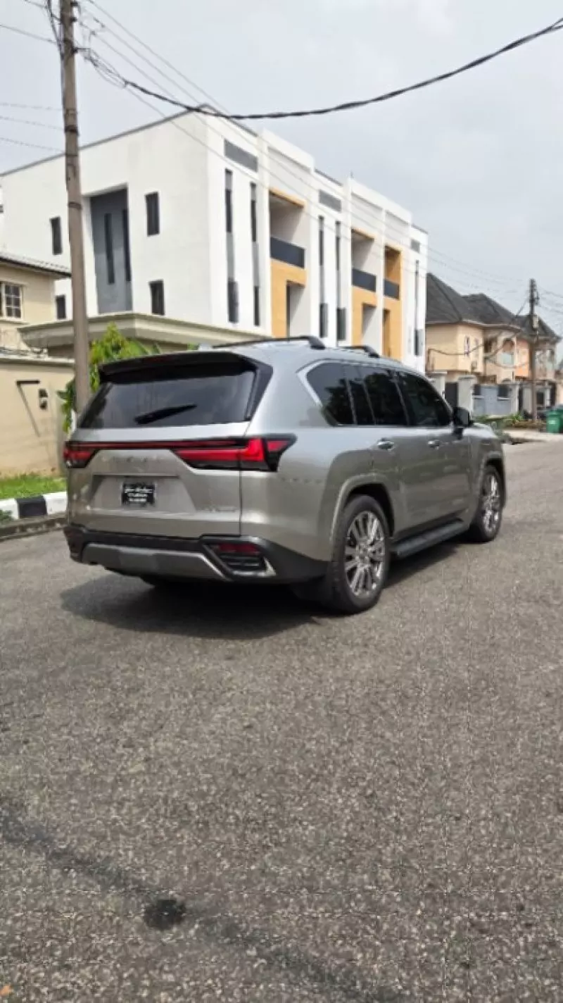 Lexus LX   - 2023