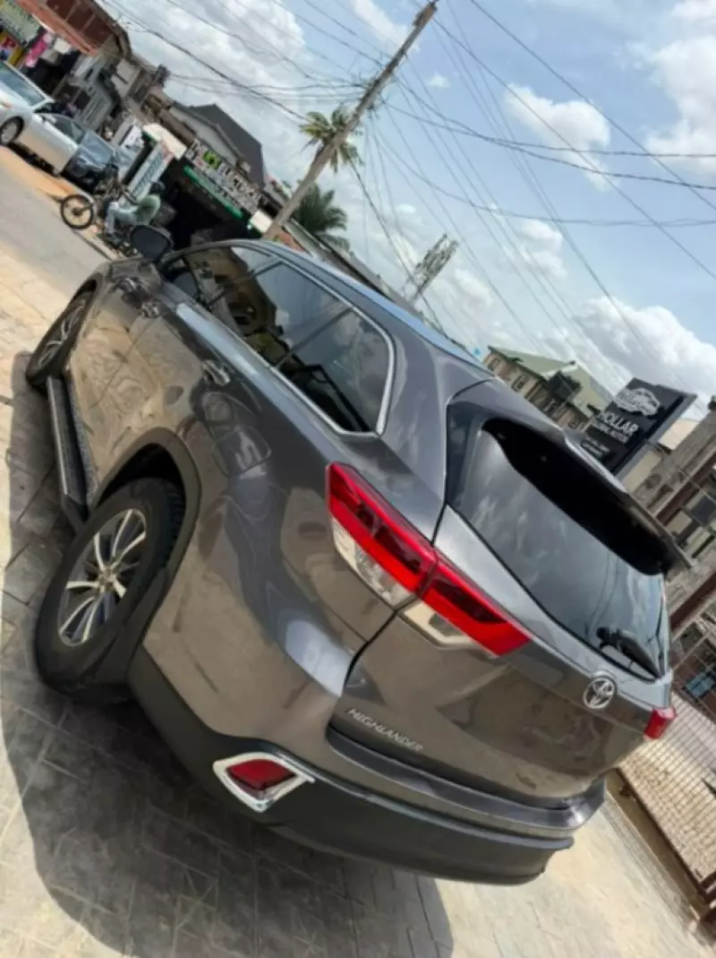 Toyota Highlander   - 2017