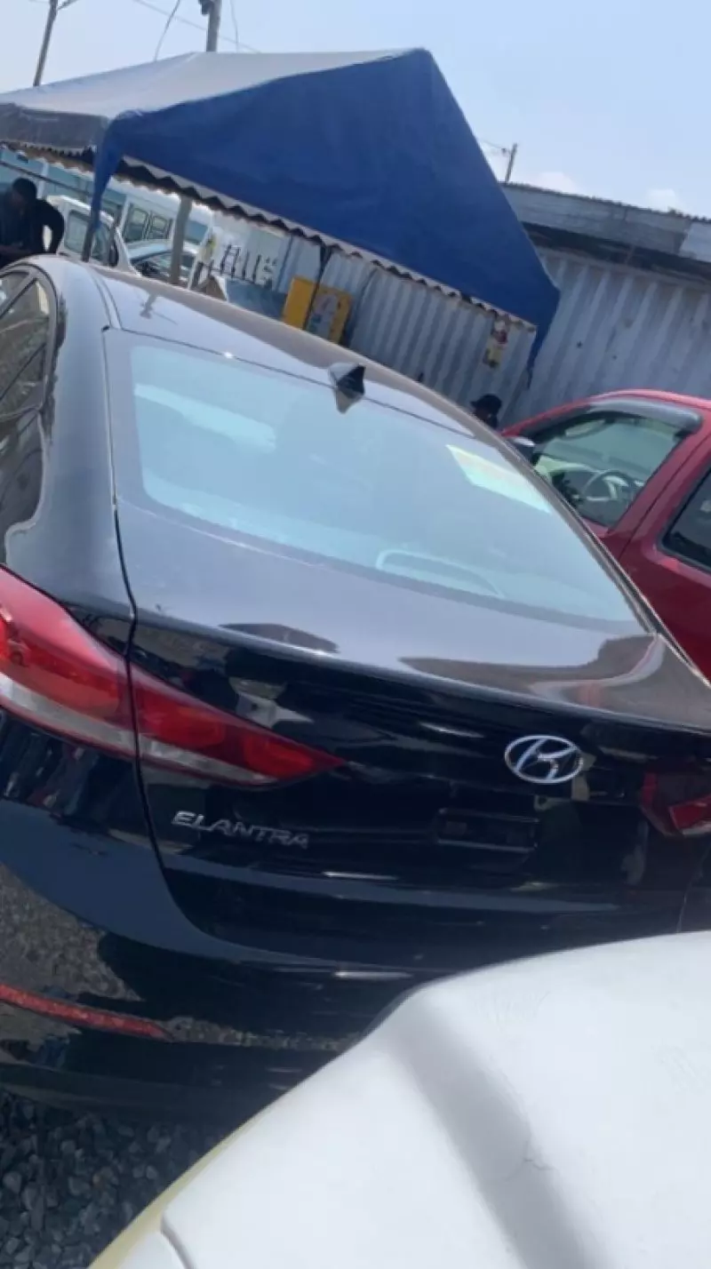 Hyundai Elantra   - 2013