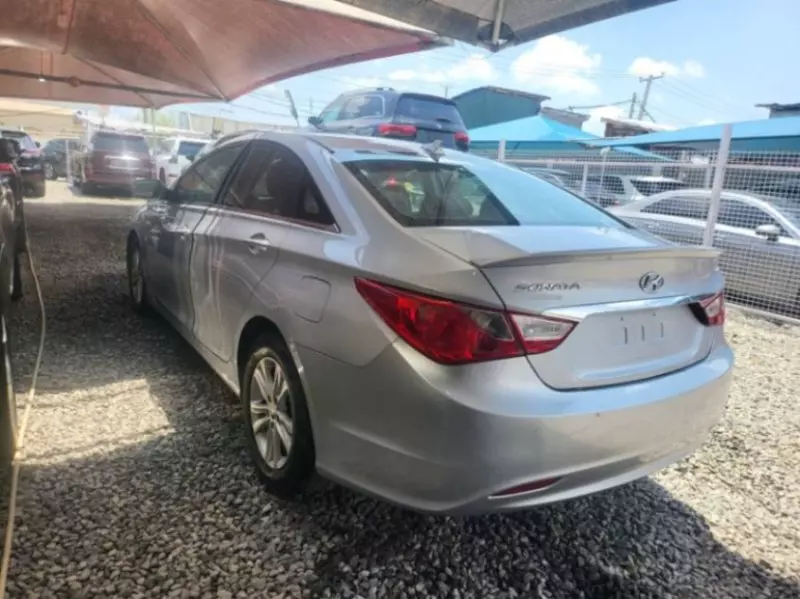Hyundai Sonata   - 2013