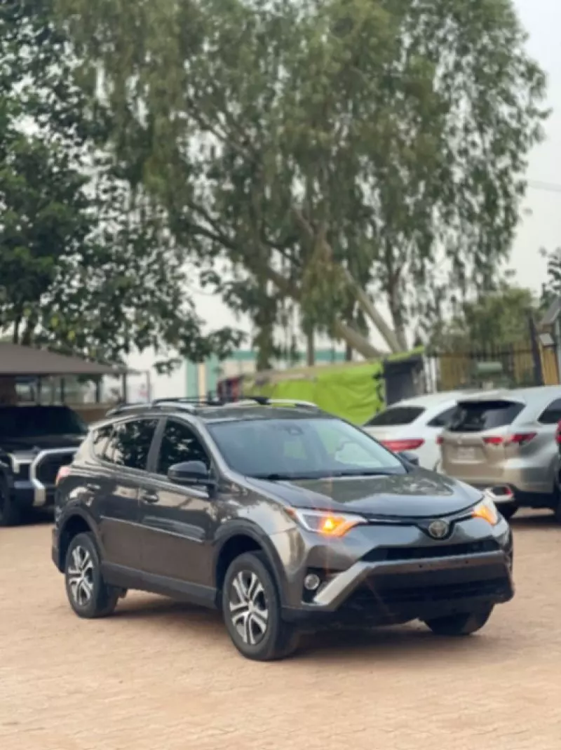 Toyota RAV4   - 2017