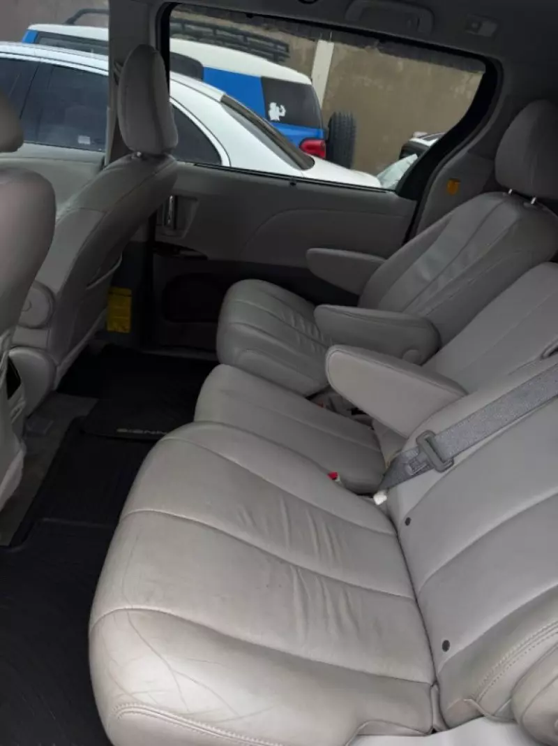 TOYOTA Sienna   - 2013