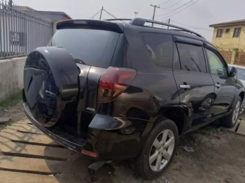 Toyota RAV 4   - 2010