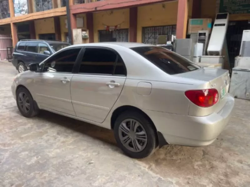 Toyota Corolla   - 2004