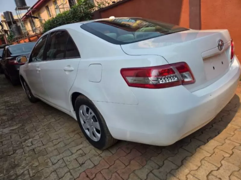 TOYOTA Camry - 2011