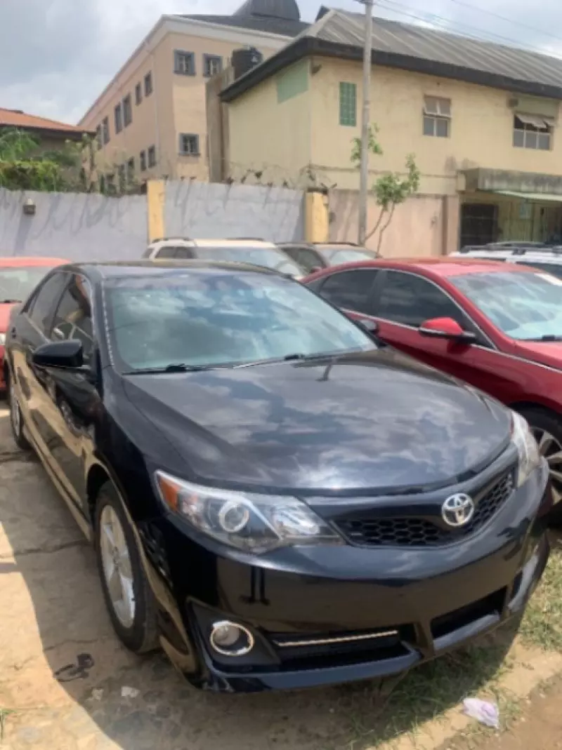 Toyota Camry   - 2014
