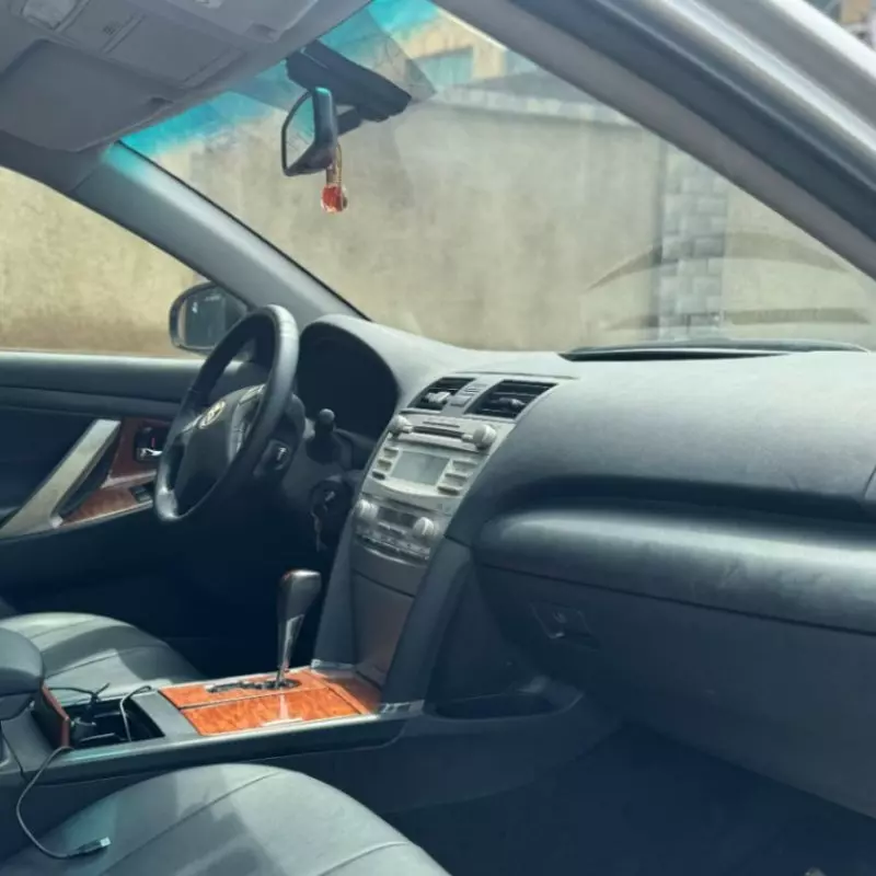 Toyota Camry   - 2010