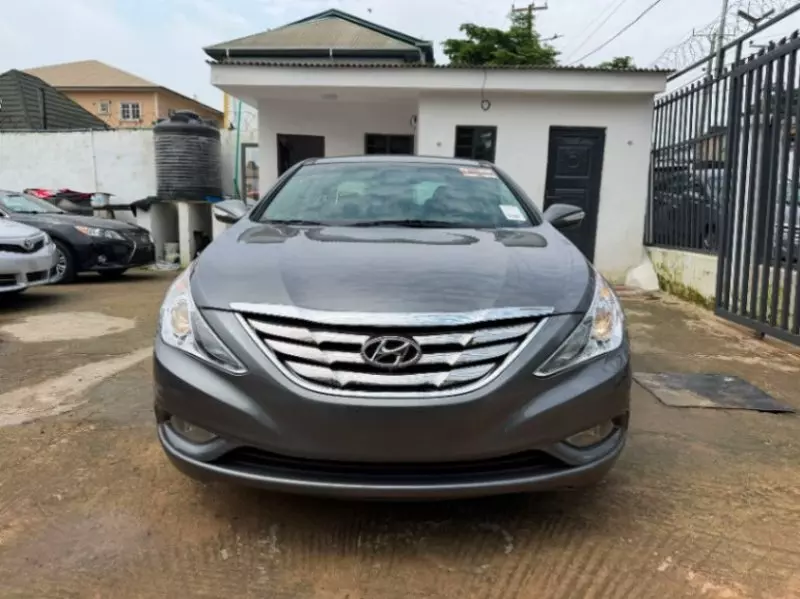 Hyundai Sonata   - 2013