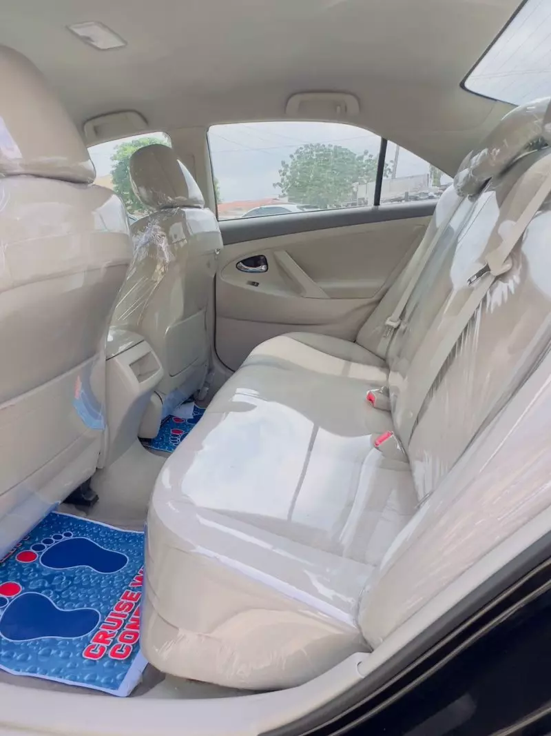 Toyota Camry   - 2010