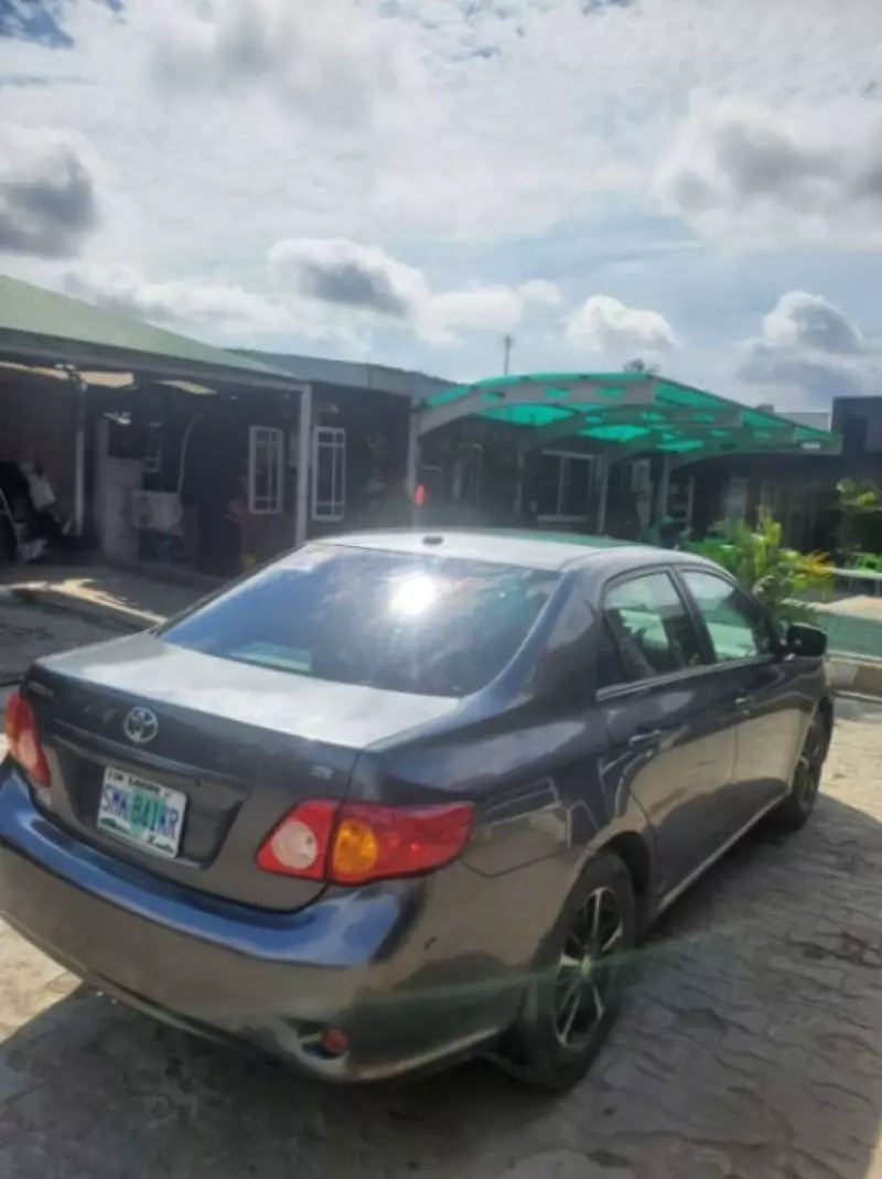 TOYOTA Corolla   - 2009