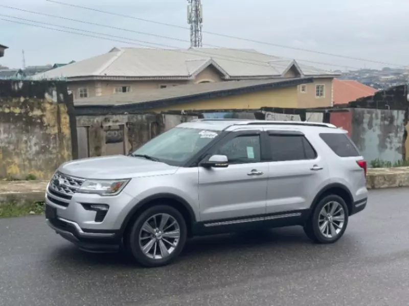 Ford Explorer   - 2018